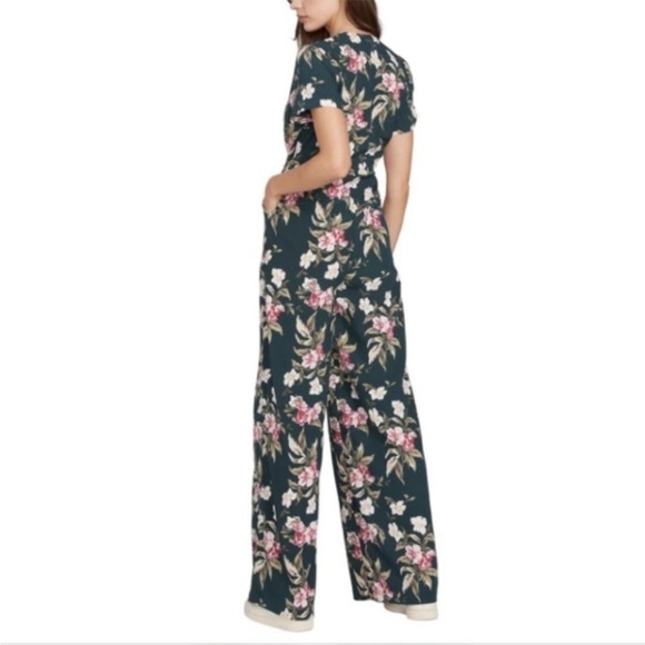 NWOT Volcom Emerald Green Haute Tropic Floral
Plunge Jumpsuit Size Small - Picture 3 of 12